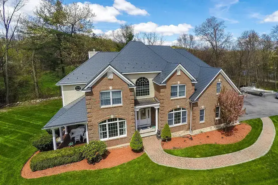 Deep Charcoal Interlock aluminum shingle roof on a colonial home in Westford, MA